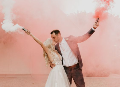 Кольоровий дим на весіллі: як використати правильно?