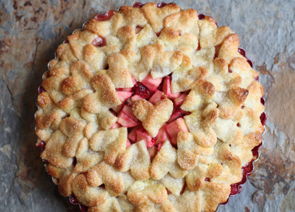 Пирог с яблочной начинкой – идеально для осенней свадьбы!