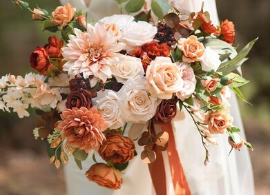 Флористика на осенней свадьбе: какие цветы использовать осенью?