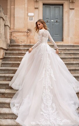 Відшукати ідеальну весільну сукню