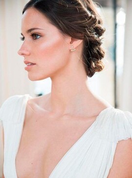 Обрати візажиста і перукаря