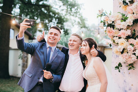 Обрати весільного ведучого