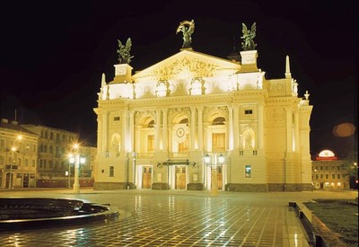 Театр оперы и балета им. Крушельни́цкой - место для фотосессии в Львове - портфолио 6