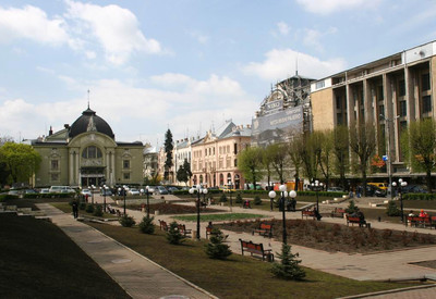 Театральная площадь - место для фотосессии в Черновцах - портфолио 5