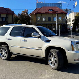 232 Внедорожник Cadillac Escalade белый - авто на свадьбу в Киеве - портфолио 2