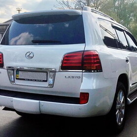 243 Внедорожник Lexus LX570 белый - авто на свадьбу в Киеве - портфолио 4