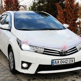 170 Toyota Corolla белая аренда на свадьбу - авто на свадьбу в Киеве - портфолио 3