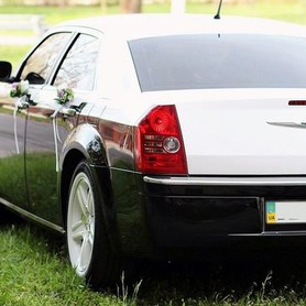 125 Chrysler 300C черно-белый - авто на свадьбу в Киеве - портфолио 6