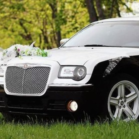 125 Chrysler 300C черно-белый - авто на свадьбу в Киеве - портфолио 1