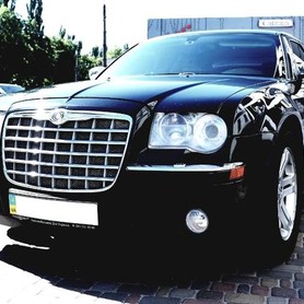 136 Chrysler 300C черный аренда - авто на свадьбу в Киеве - портфолио 1