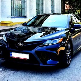 149 Toyota Camry V70 черная 2018 - авто на свадьбу в Киеве - портфолио 1