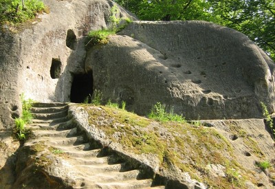 Скальный монастырь в Розгирче - фото 2