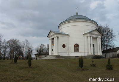 Храм-ротонда в Лебедевке - место для фотосессии в Черкасской области - портфолио 6