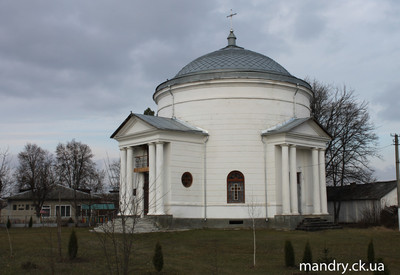 Храм-ротонда в Лебедевке - место для фотосессии в Черкасской области - портфолио 4