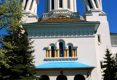 Пьяная церковь - место для фотосессии в Черновцах - портфолио 1