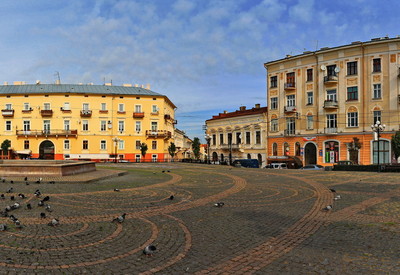 Площадь Филармонии - место для фотосессии в Черновцах - портфолио 2