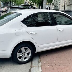 178 Skoda Octavia A7 белая - авто на свадьбу в Киеве - портфолио 2