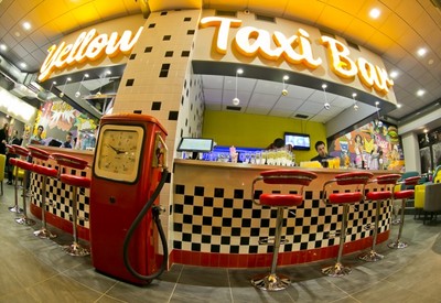 Yellow Taxi Bar - место для фотосессии в Киеве - портфолио 6