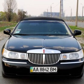 051 Лимузин Lincoln Town Car черный - авто на свадьбу в Киеве - портфолио 2