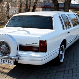 052 Лимузин Lincoln Town Car - авто на свадьбу в Киеве - портфолио 3