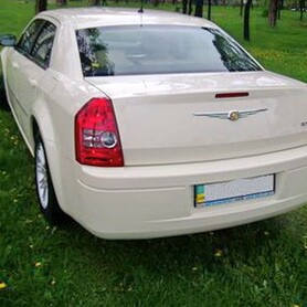130 Chrysler 300C ванильный - авто на свадьбу в Киеве - портфолио 2