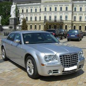 138 Chrysler 300C серебристый - авто на свадьбу в Киеве - портфолио 1