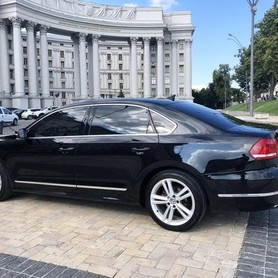 142 Volkswagen Passat B8 черный - авто на свадьбу в Киеве - портфолио 2