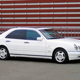 174 Mercedes W210 белый - авто на свадьбу в Киеве - портфолио 1