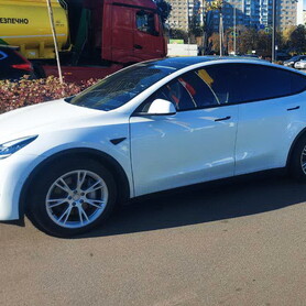 383 Tesla Model Y машина на свадьбу - авто на свадьбу в Киеве - портфолио 2