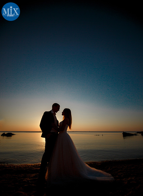 Свадебный рассвет у моря - фото №2