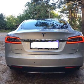106 Tesla Model S90d аренда авто на свадьбу - авто на свадьбу в Киеве - портфолио 2