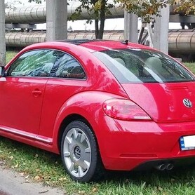 234 Volkswagen New Beetle красный аренда прокат - авто на свадьбу в Киеве - портфолио 5
