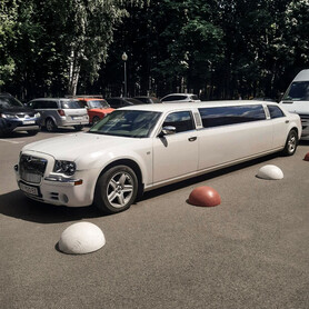 ЛИМУЗИН Chrysler 300 С - авто на свадьбу в Харькове - портфолио 3