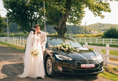 Володимир Весільне авто Tesla model S - фото 1