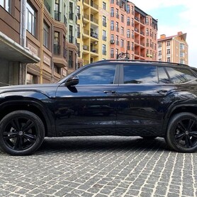 201 Volkswagen Atlas R-Line оренда позашляховика - авто на весілля
 у Києві - портфоліо 4