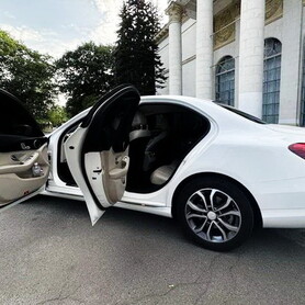 082 Авто на свадьбу Mercedes Benz C300 - авто на свадьбу в Киеве - портфолио 6
