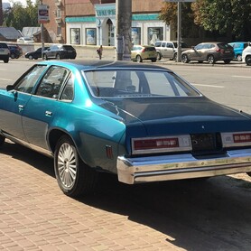 1977 Chevrolet Malibu Classic blue - авто на свадьбу в Киеве - портфолио 6