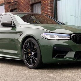 430 BMW M5 F90 на прокат для весільної зйомки - авто на весілля
 у Києві - портфоліо 4