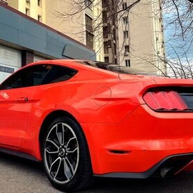 121 Ford Mustang GT 3.7 красный спорткар - авто на свадьбу в Киеве - портфолио 4