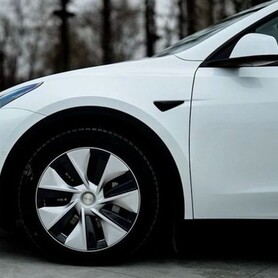 033 Ээлектромобиль Tesla Model Y белая - авто на свадьбу в Киеве - портфолио 5