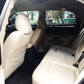 135 Chrysler 300C черный аренда авто на свадьбу - авто на свадьбу в Киеве - портфолио 6