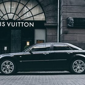 135 Chrysler 300C черный аренда авто на свадьбу - авто на свадьбу в Киеве - портфолио 4