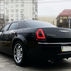 135 Chrysler 300C черный аренда авто на свадьбу - авто на свадьбу в Киеве - портфолио 2