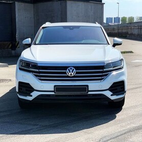 177 мнедорожник Volkswagen Touareg белый аренда - авто на свадьбу в Киеве - портфолио 2