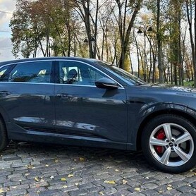 271 Bнедорожник Audi Q8 E-tron электро синий - авто на свадьбу в Киеве - портфолио 4