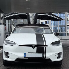 001 Tesla Model X білий електричний позашляховик - авто на весілля
 у Києві - портфоліо 3