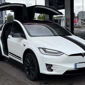 001 Tesla Model X білий електричний позашляховик - авто на весілля
 у Києві - портфоліо 2