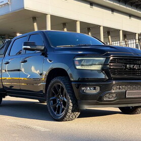 351 Пікап Ram Sport 1500 оренда - авто на весілля
 у Києві - портфоліо 3