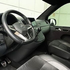 380 Прокат мікроавтобуса Volkswagen Multivan B6 - авто на весілля
 у Києві - портфоліо 6