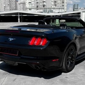 365 Кабріолет Ford Mustang GT чорний - авто на весілля
 у Києві - портфоліо 4